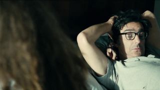 Laetitia Casta piscia in Do not disturb Parte 2