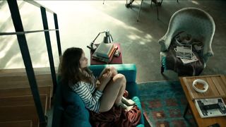 Laetitia Casta piscia in Do not disturb Parte 2