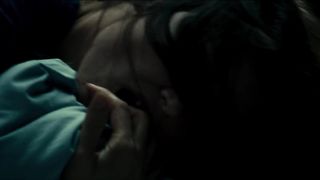 Laetitia Casta piscia in Do not disturb Parte 2