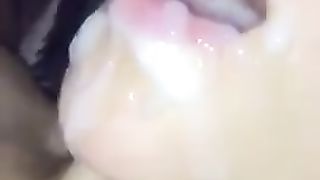 Erika si fa sborrare in bocca Parte 2