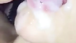 Erika si fa sborrare in bocca Parte 2