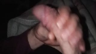 Mi sego il cazzo mentre mia moglie dorme