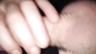 Mi sego il cazzo mentre mia moglie dorme