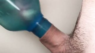 Anteprima del video: Mi scopo una bottiglia