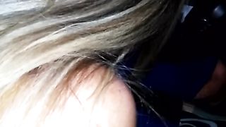 In auto mi spompina e mi fa una pippa