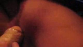 Milfona si masturba con un dildo enorme