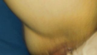 SI MASTURBA COL CAZZO IN GOMMA