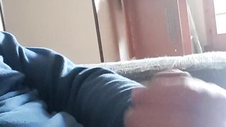 Si sega il cazzo ben rasato