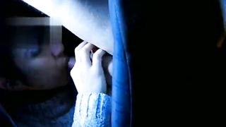 Pompino con ingoio in auto