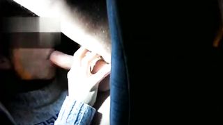 Pompino con ingoio in auto