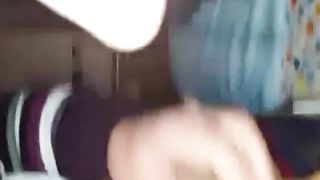 Troia soddisfa oralmente degli amici