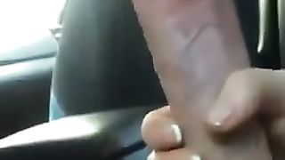 Biondina mi spompina nel parcheggio