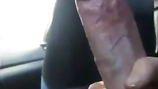 Biondina mi spompina nel parcheggio