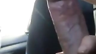 Biondina mi spompina nel parcheggio