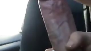 Biondina mi spompina nel parcheggio