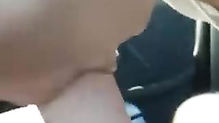 Biondina mi spompina nel parcheggio