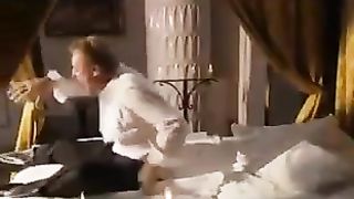 Roberta Missoni inculata in mezzo al parco