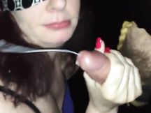 Moglie ripresa dal marito in gloryhole