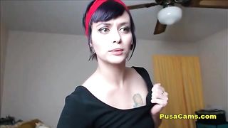 Cam Girl calda e bellissima con il suo dildo