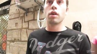 Dilettante francese dalle grandi tette chiava!!