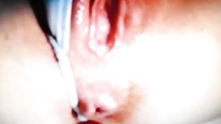 Più facile buttarla fuori da dietro che dalla figa