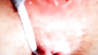 Più facile buttarla fuori da dietro che dalla figa