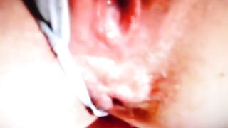 Più facile buttarla fuori da dietro che dalla figa