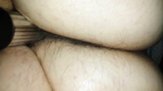 SUL FIANCO CON UN VIBRATORE DENTRO LA FIGA