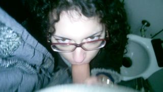 Mi succhia il cazzo nel bagno di un treno