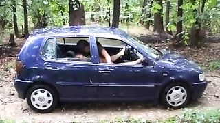 Coppia italiana scopa in auto