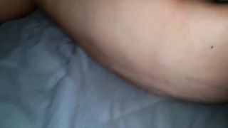 Troia gode con soldi in culo