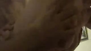 Moglie italiana tettona sesso a tre