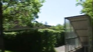 Giovane tedesca pompa e fotte