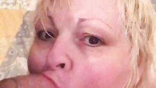 BBW BIONDONA SUCCHIATRICE DI CAZZI