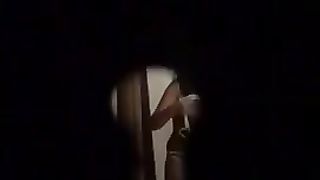 Coppia napoletana in un villaggio turistico in Africa