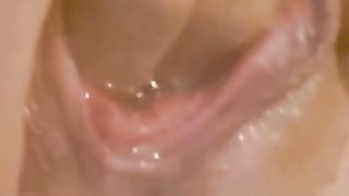 Anteprima del video: Si masturba e schizza per me