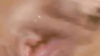 Si masturba e schizza per me