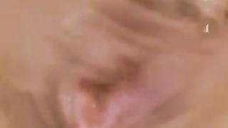 Si masturba e schizza per me