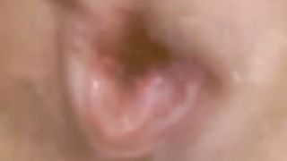 Si masturba e schizza per me