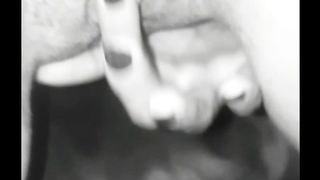 Mi masturbo un po' la fica...