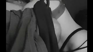 In ginocchio a succhiarlo