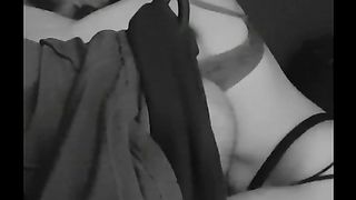 In ginocchio a succhiarlo