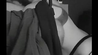 In ginocchio a succhiarlo