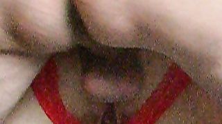 Un paio di mutandine arrapanti per una venuta anale