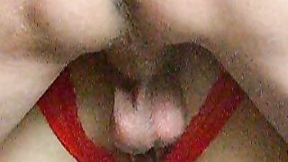 Un paio di mutandine arrapanti per una venuta anale