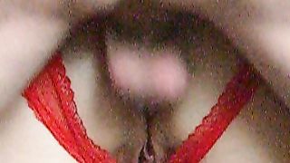 Un paio di mutandine arrapanti per una venuta anale