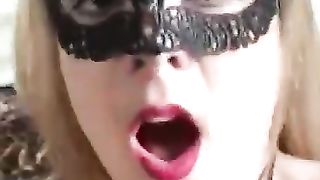 Troia in calore mai sazia di sborra...