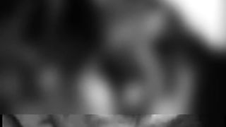 Cazzo duro in bocca con ingoio