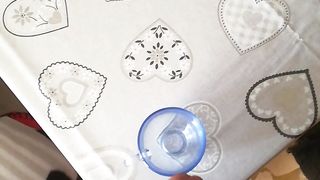 Chi gradisce una tazza di sborra?