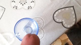 Chi gradisce una tazza di sborra?